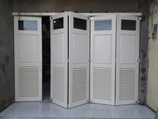 pintu lipat besi